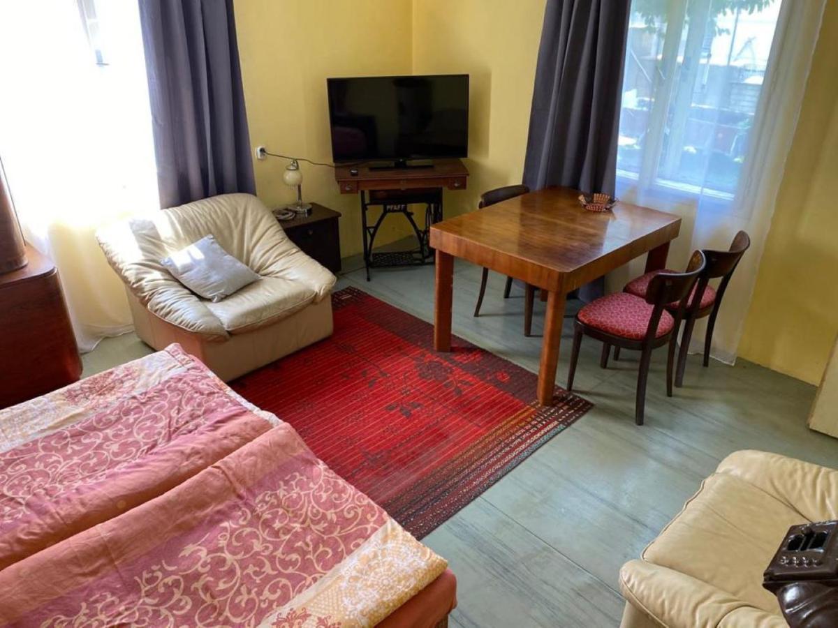 Old Summer House With Renovated Bathroom Prague Extérieur photo